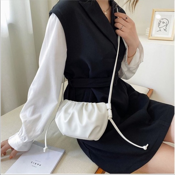 *Host Pick* Elegant vegan leather shoulder bag - Picture 8 of 13